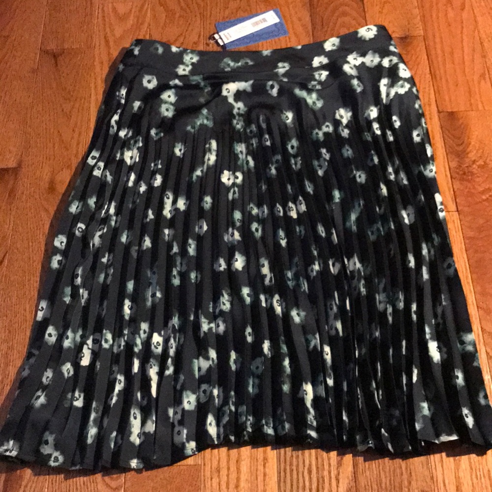 Simply Vera pleated skirt